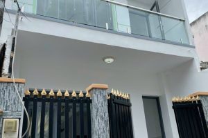 Bán nhà phố SHR sẵn ngang 4x12m giá 1,8 tỷ nằm trong khu dân cư đông đúc.